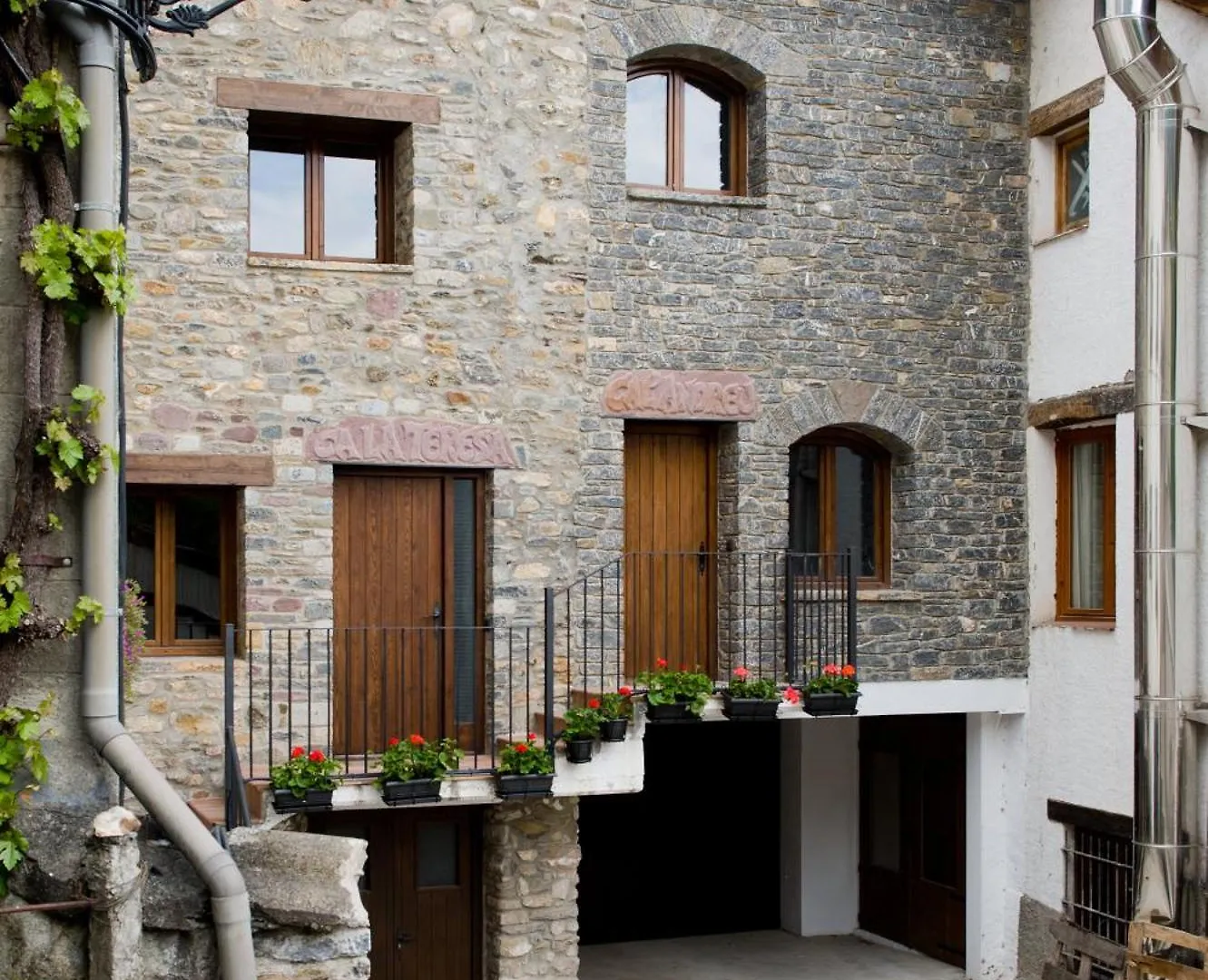 Ca L'Andreu I Ca La Teresa Holiday home Montardit De Baix